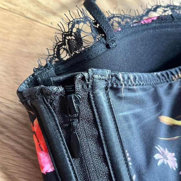 Victorias Secret Very Sexy Lightly Lined Bra Satin Bustier Top Black& Floral 34C - Picture 5 of 6